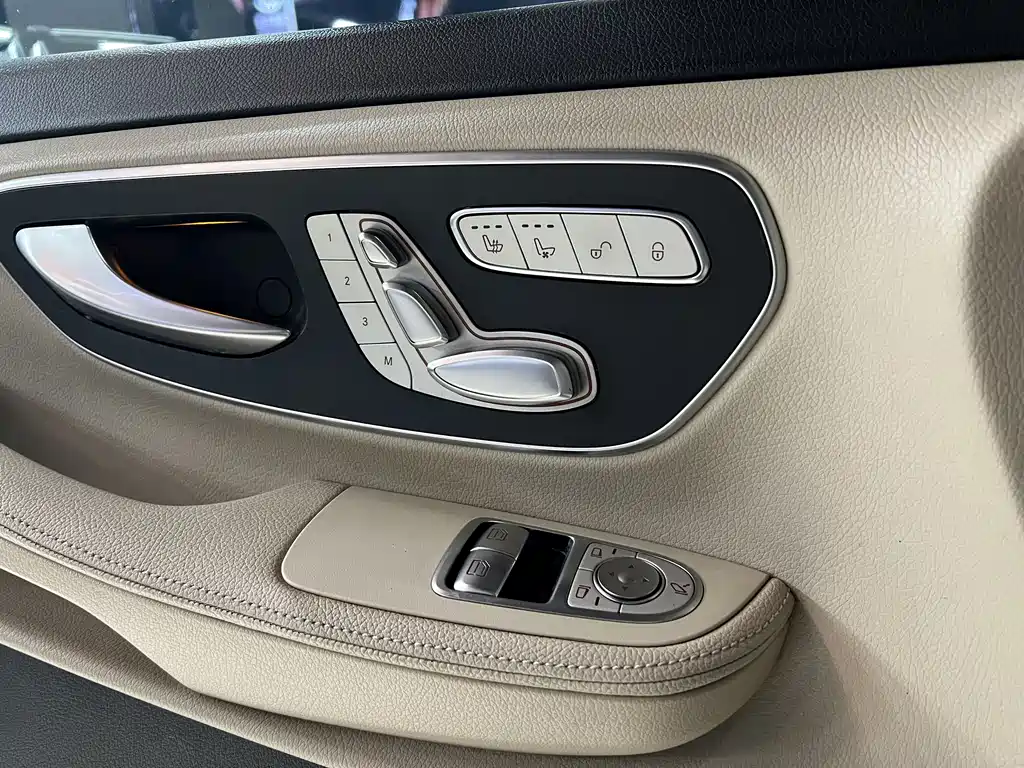 Mercedes-Benz V-Class 2019 — фото 18