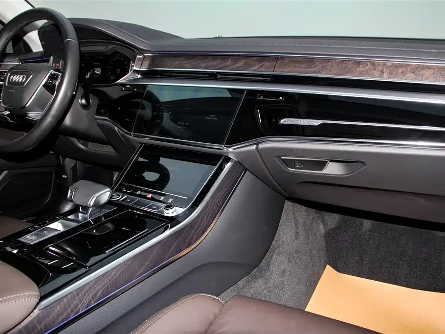 Audi A8 2024 — фото 23