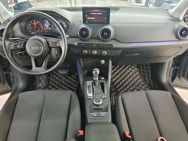 Audi Q2L 2019