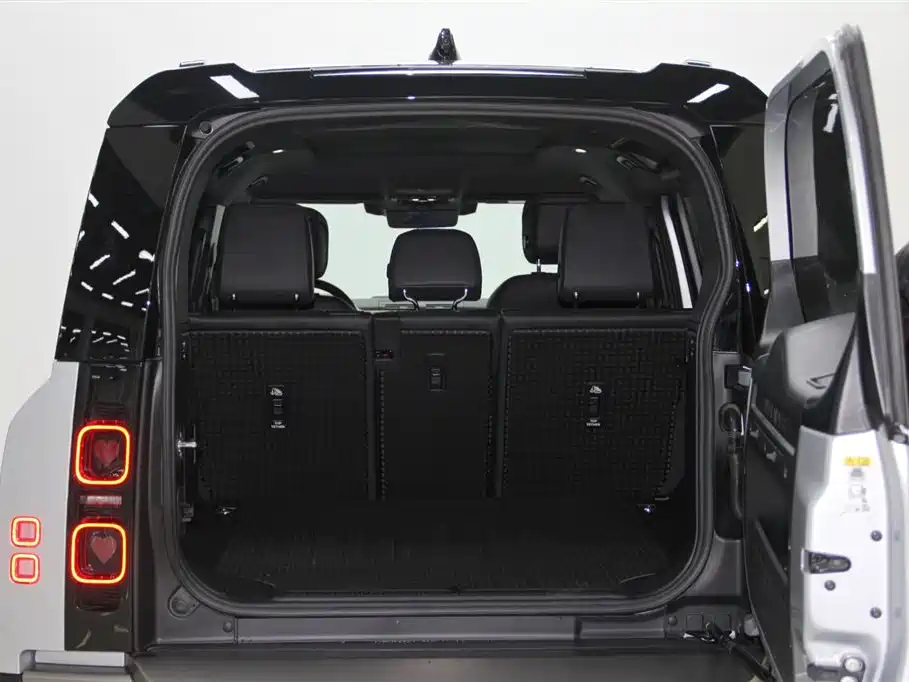 Land Rover Defender 2025 — фото 21