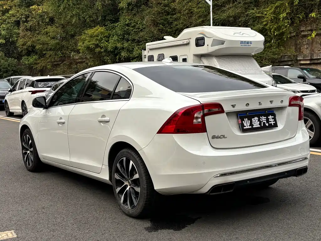 Volvo S60 2018 — фото 6
