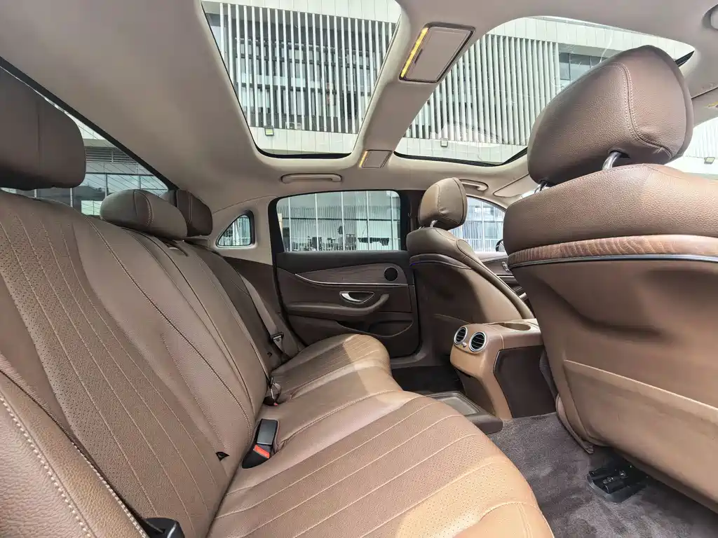 Mercedes-Benz E-Class 2020 — фото 19