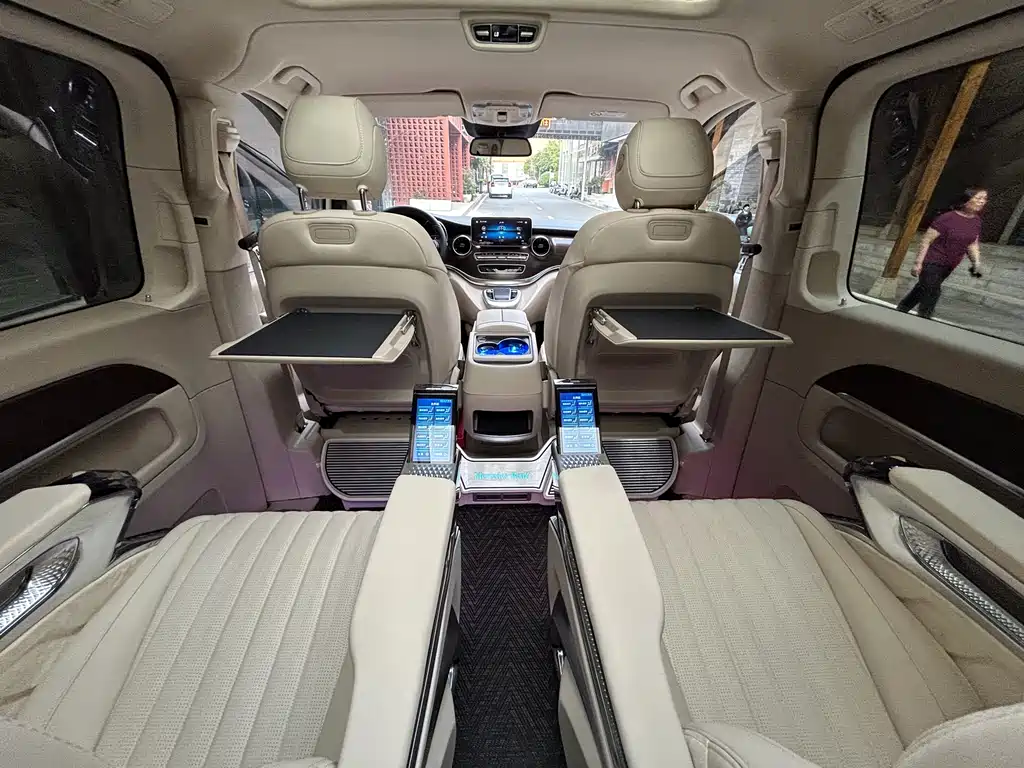 Mercedes-Benz V-Class 2024 — фото 14