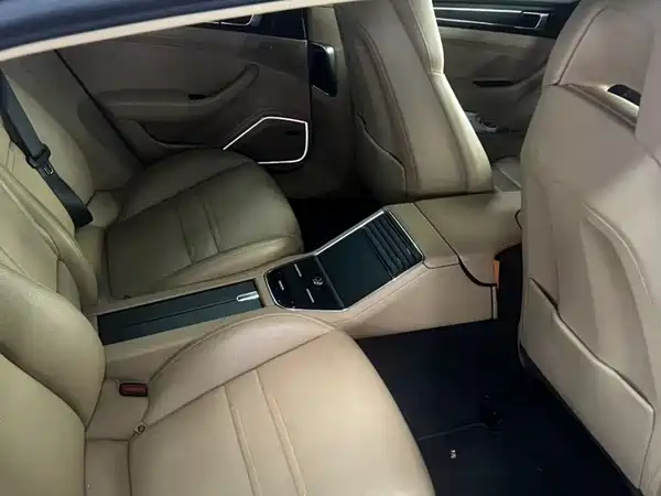 Porsche Panamera 2023