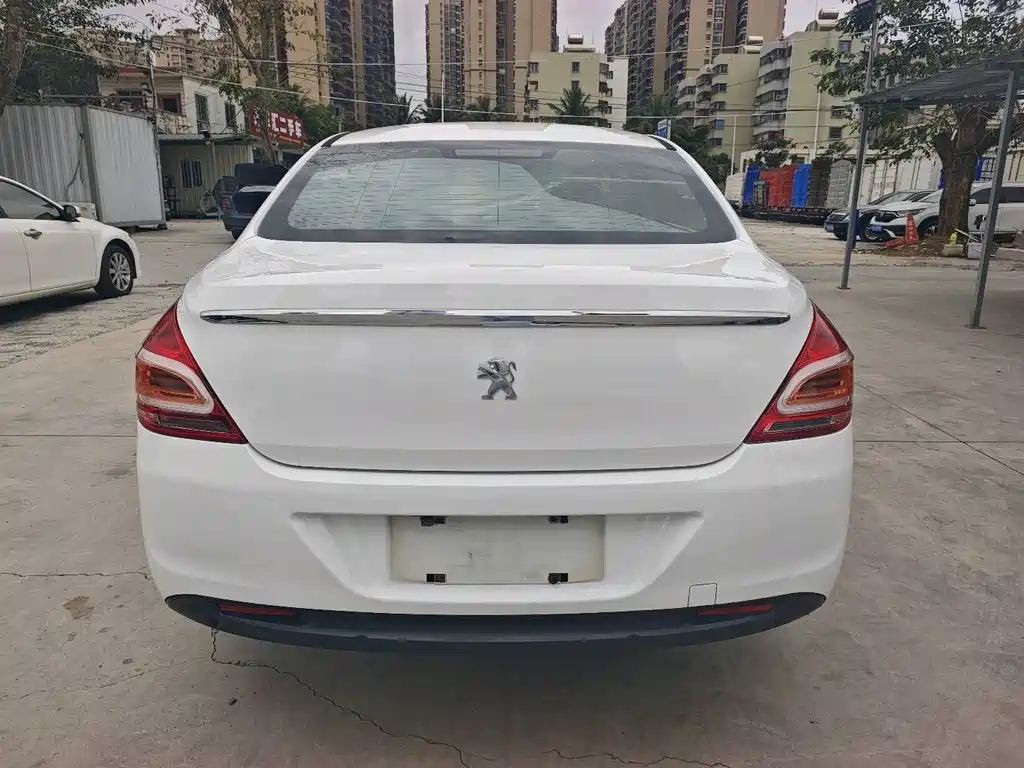 Peugeot 308 2016 — фото 11