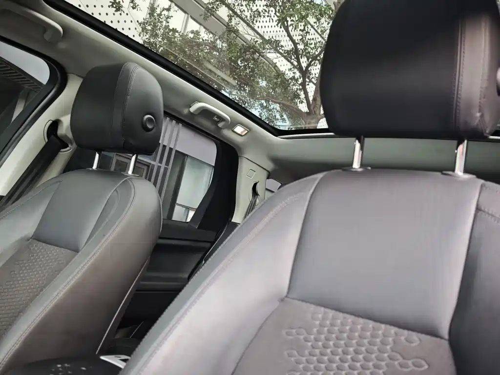 Land Rover Discovery Sport 2018 — фото 13