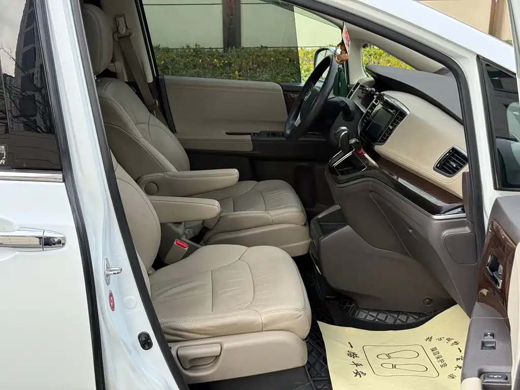 Honda Odyssey 2017 — фото 12