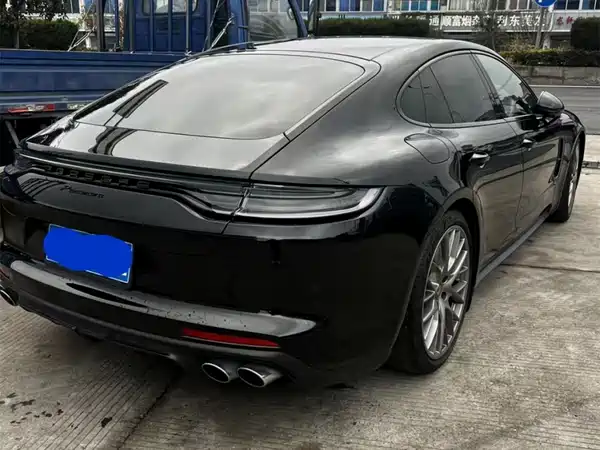 Porsche Panamera 2023