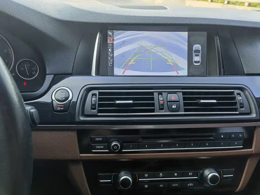 BMW 5 Series 2017 — фото 12