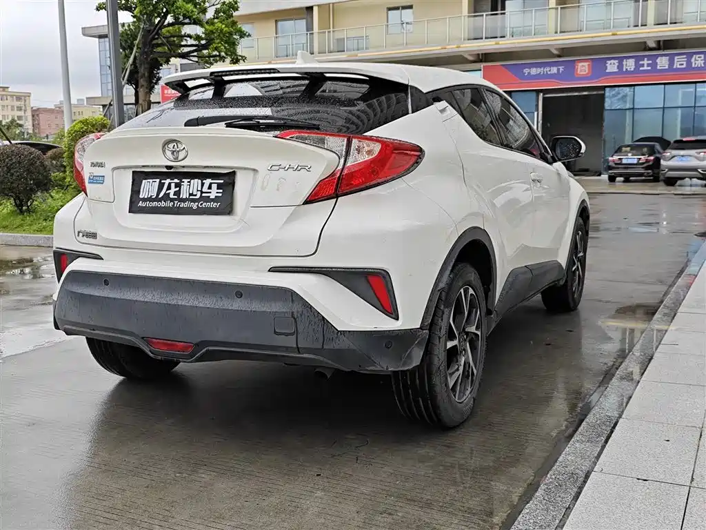 Toyota C-HR 2020 — фото 9