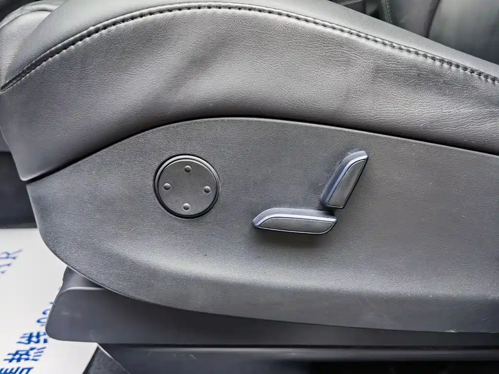 Tesla Model X 2018 — фото 14