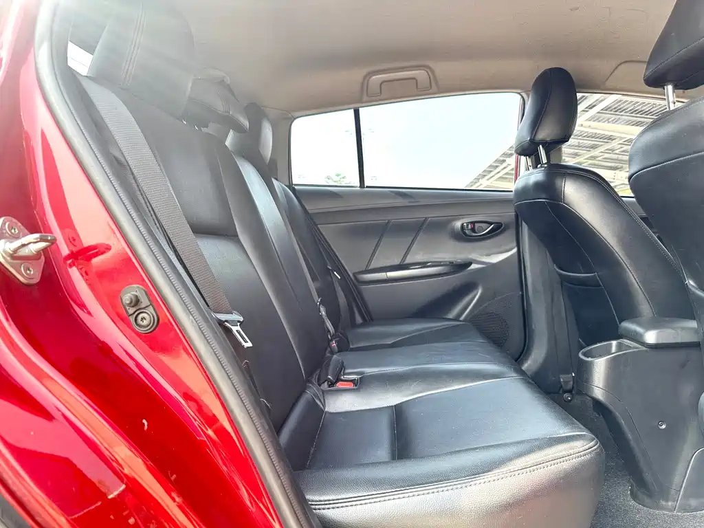 Toyota Yaris L 2020 — фото 13