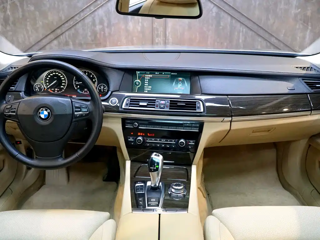 BMW 7 Series 2012 — фото 10