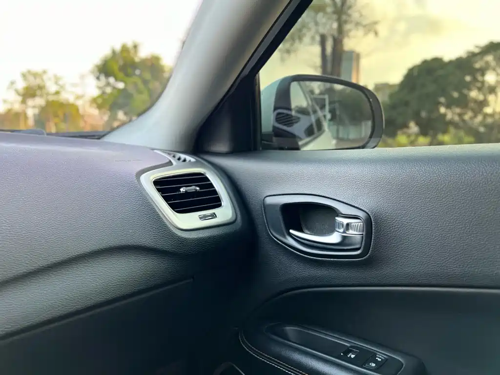 Jeep Compass 2017 — фото 24