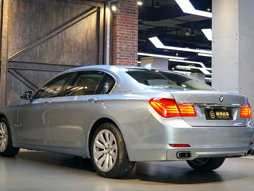 BMW 7 Series 2012 — фото 4