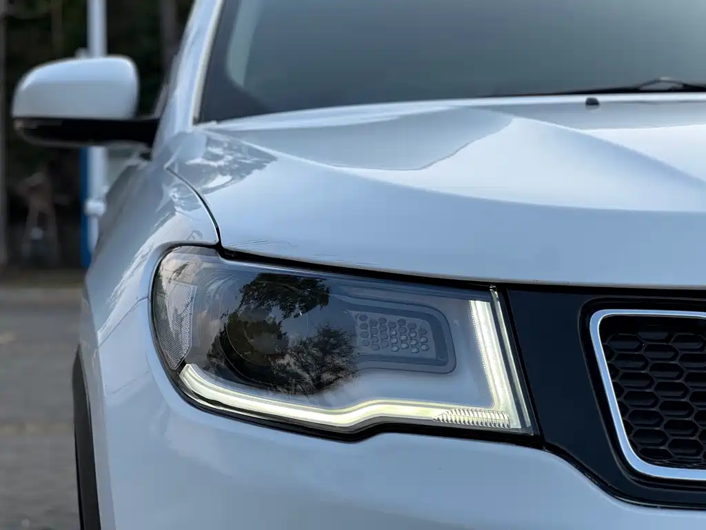 Jeep Compass 2017 — фото 28