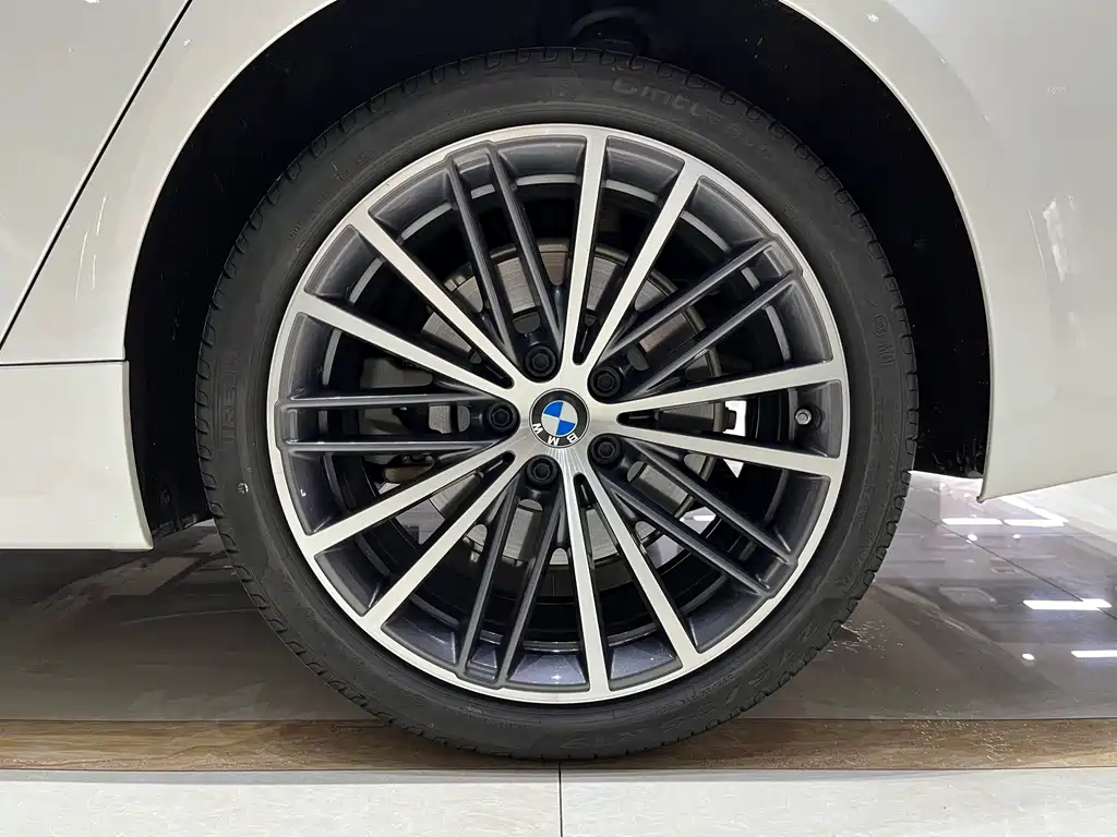 BMW 5 Series 2021 — фото 11