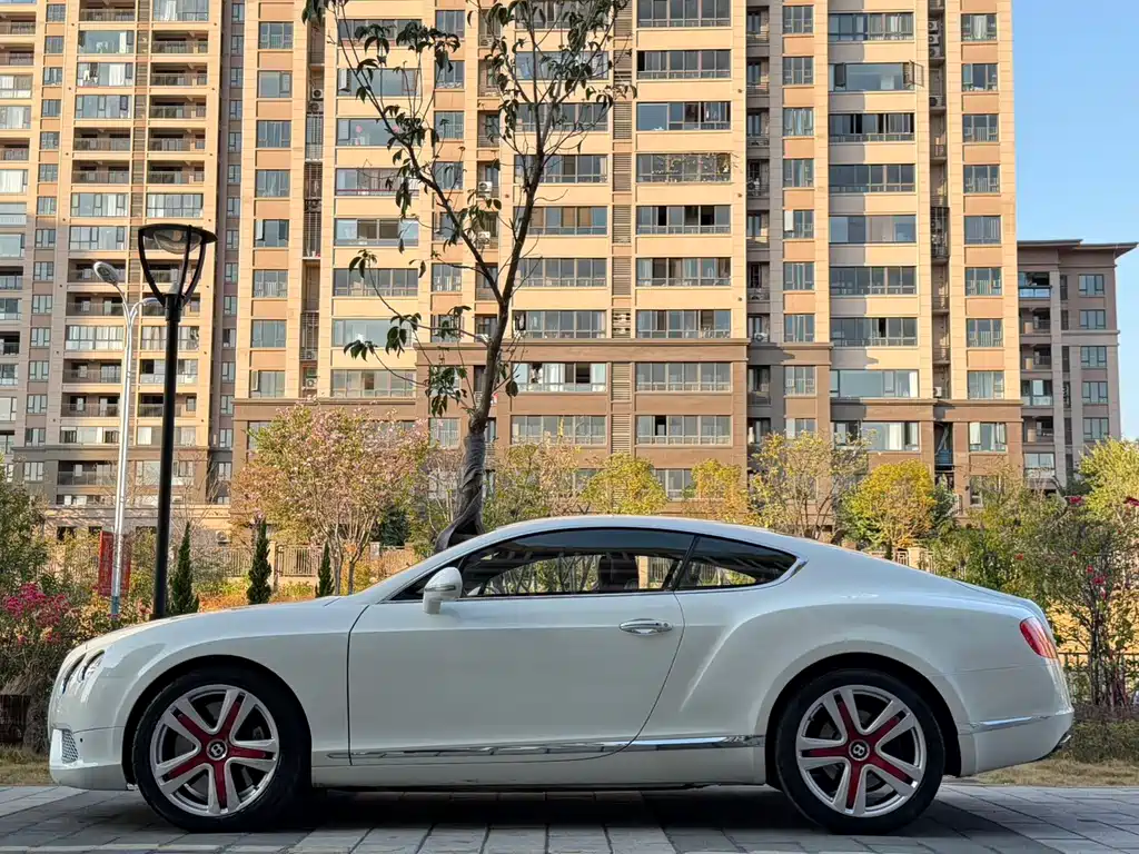 Bentley Continental 2012 — фото 4