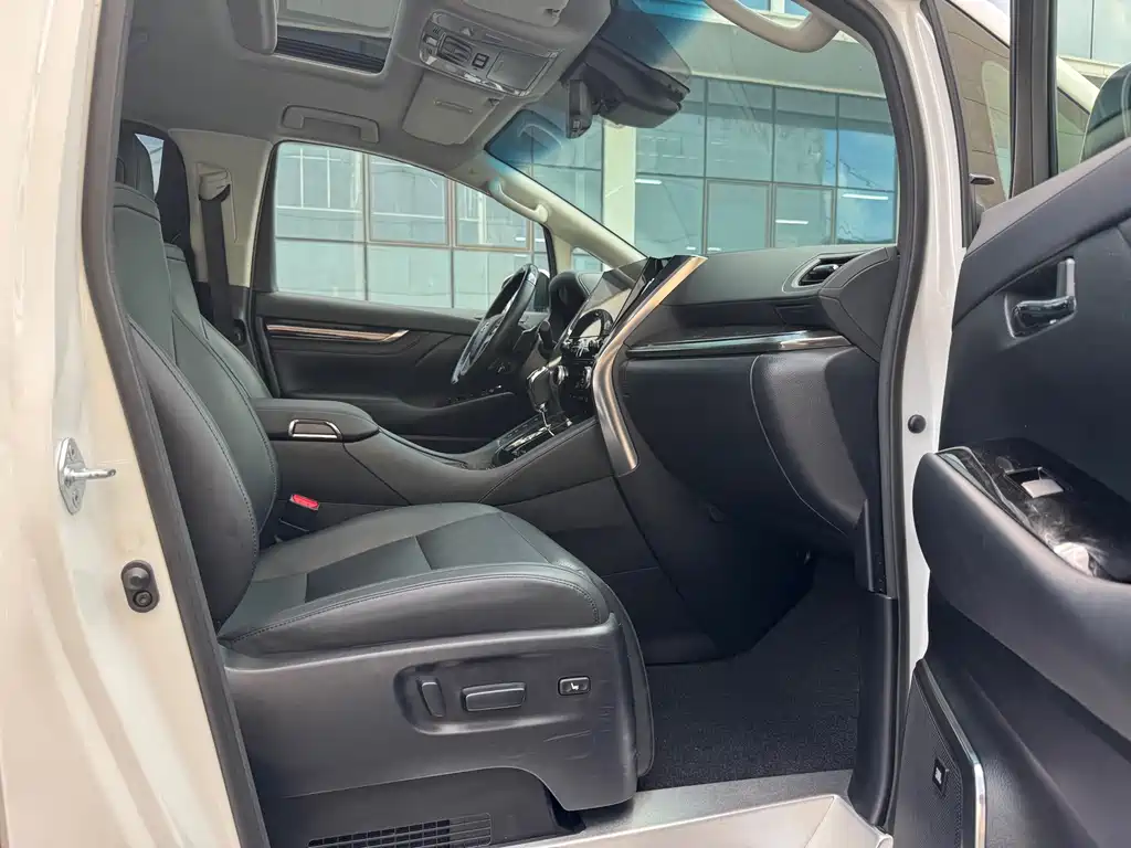Toyota Vellfire 2023 — фото 13