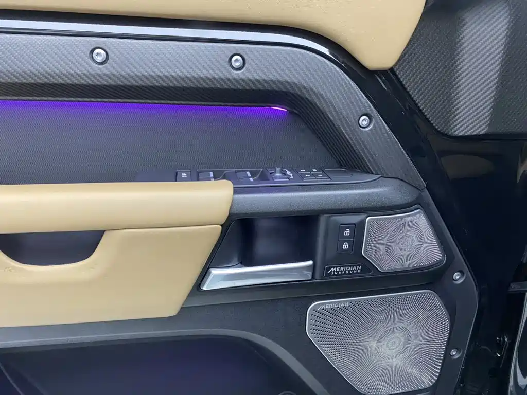 Land Rover Defender 2025 — фото 27
