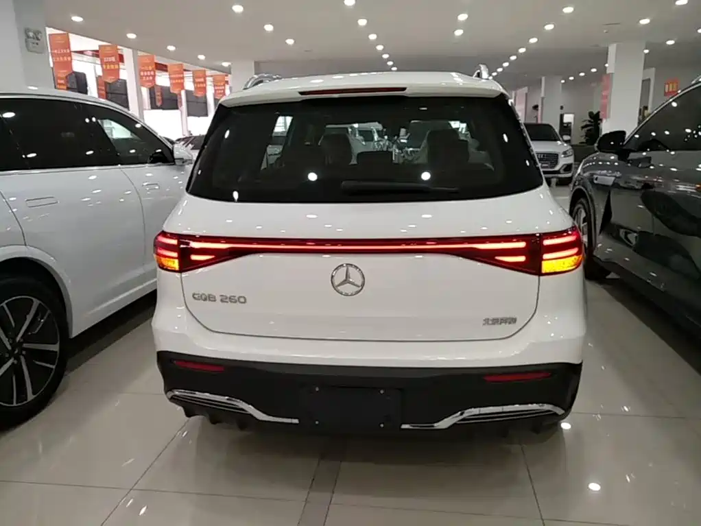 Mercedes-Benz EQB 2026