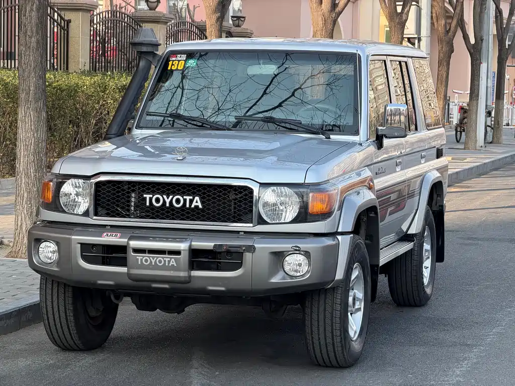 Toyota Land Cruiser 2019 — фото 1