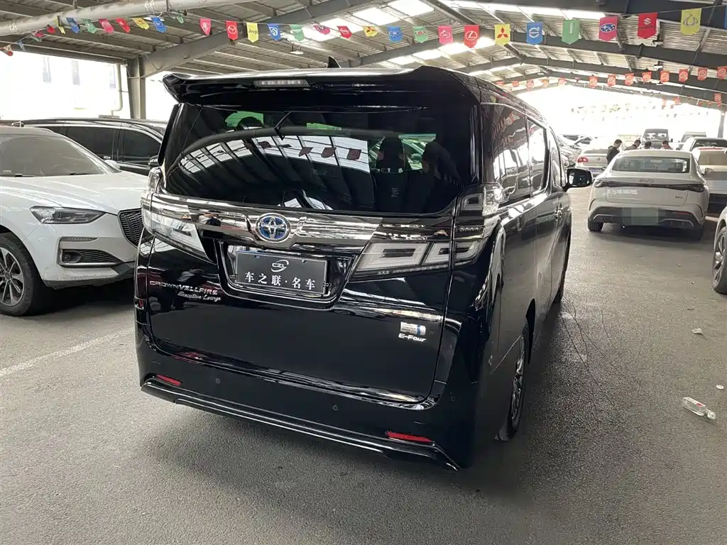Toyota Vellfire 2022 — фото 6