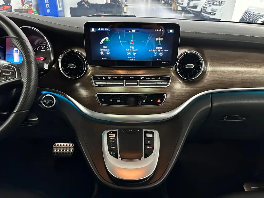 Mercedes-Benz V-Class 2022 — фото 16