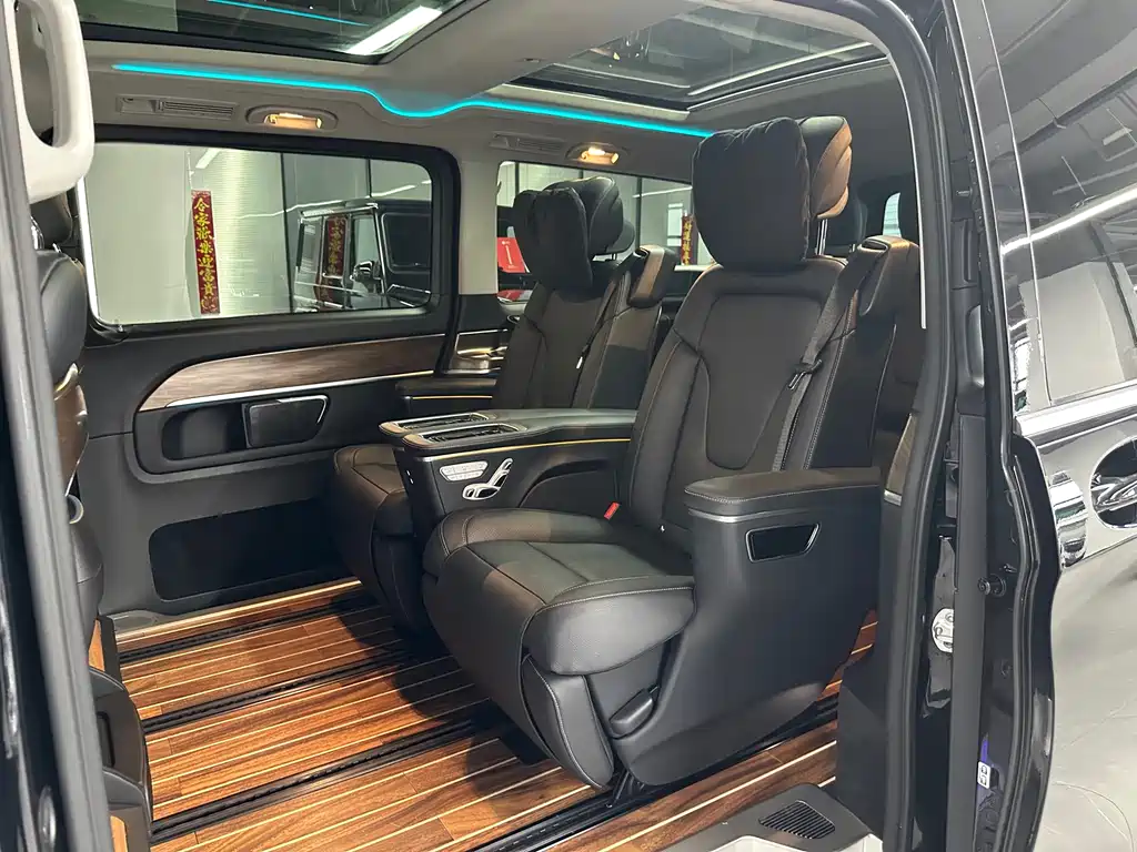 Mercedes-Benz V-Class 2022 — фото 23
