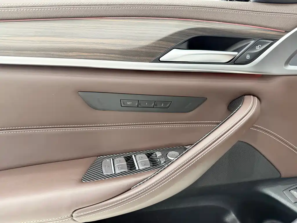 BMW 5 Series 2020 — фото 11