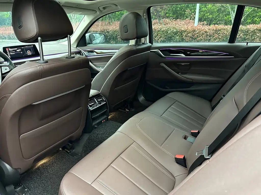 BMW 5 Series 2020 — фото 10