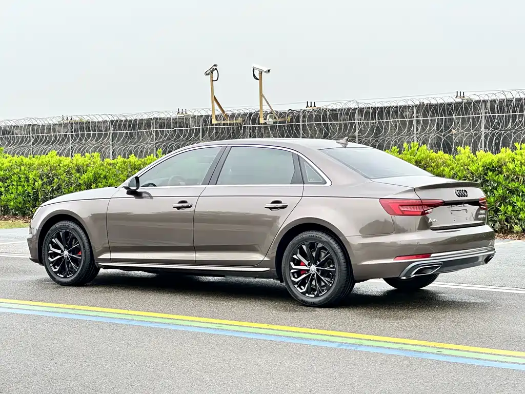 Audi A4L 2019 — фото 7