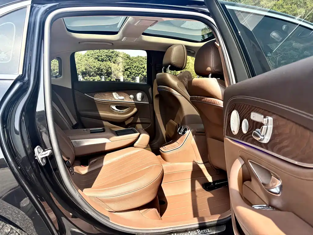 Mercedes-Benz E-Class 2023 — фото 9