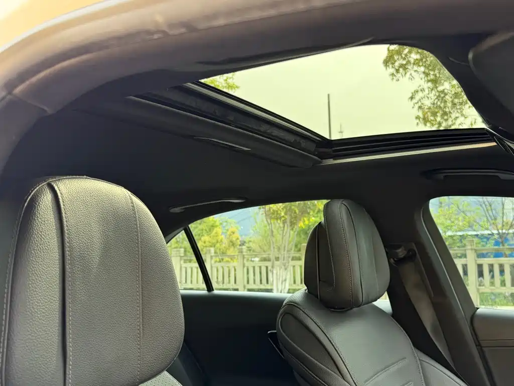 Mercedes-Benz C-Class 2023