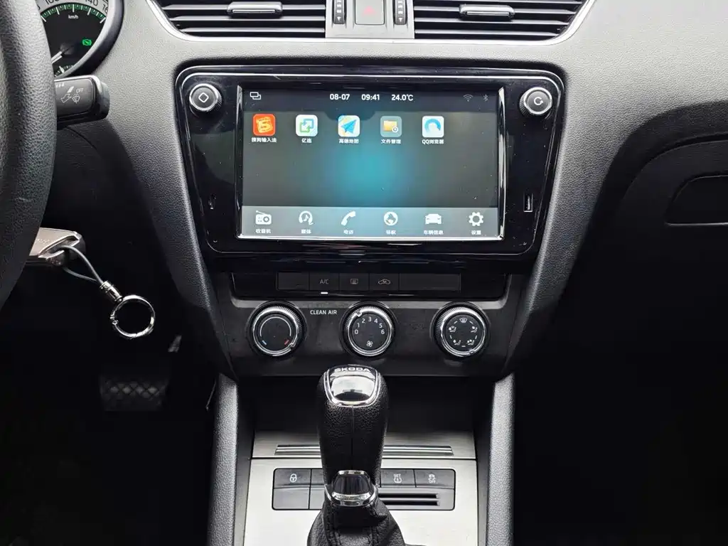 Skoda Octavia 2019 — фото 12