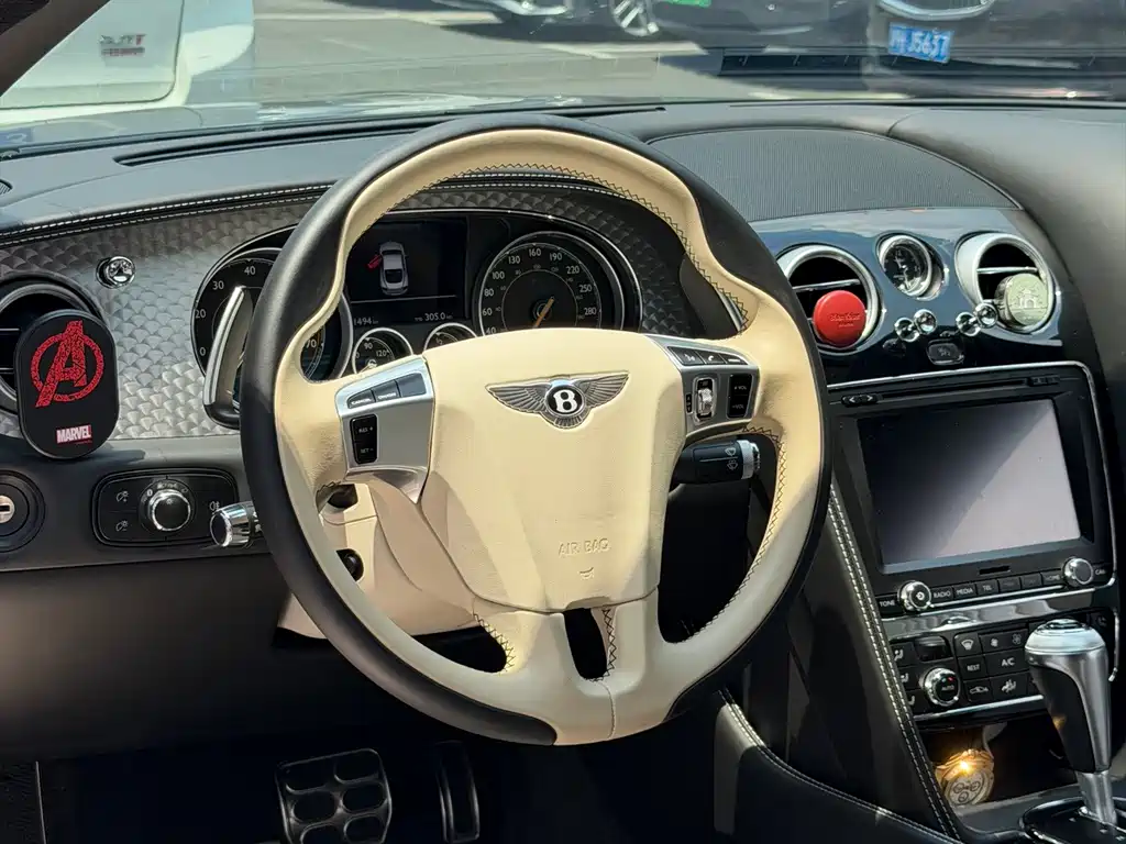 Bentley Continental 2017 — фото 10