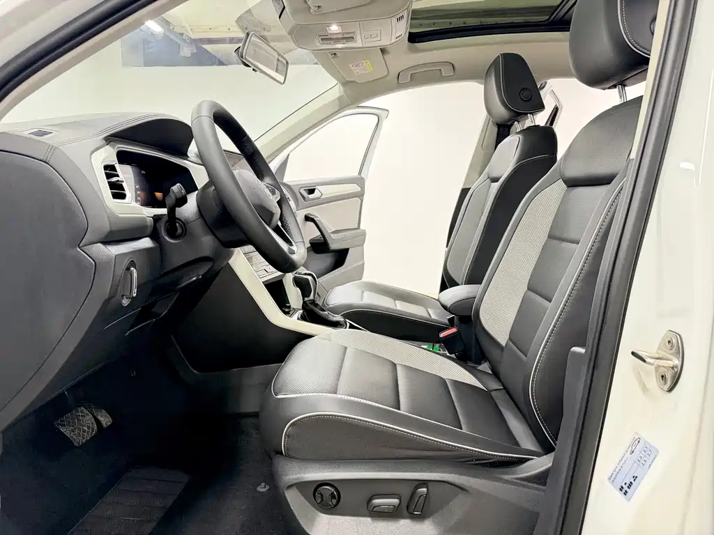 Volkswagen T-Roc 2023 — фото 7