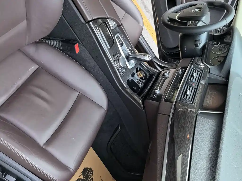 BMW 5 Series 2015 — фото 12