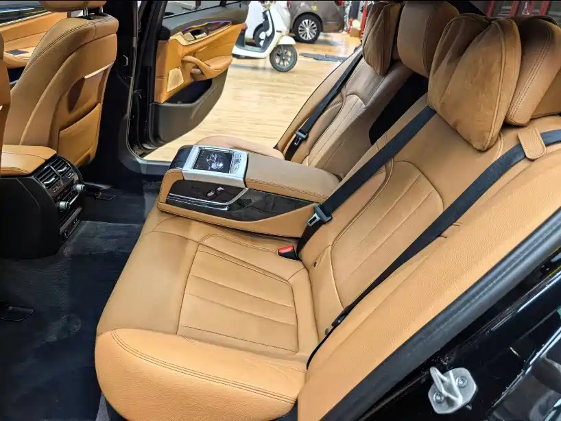 BMW 5 Series 2020 — фото 15