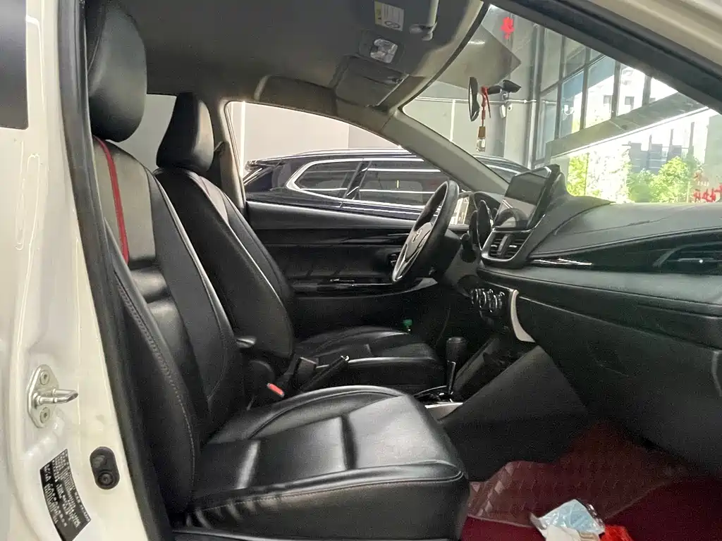 Toyota Yaris L 2022 — фото 8