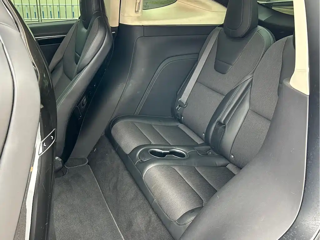 Tesla Model X 2017 — фото 14