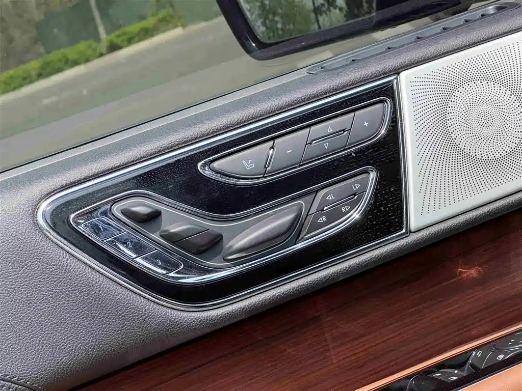 Lincoln Navigator 2022 — фото 16