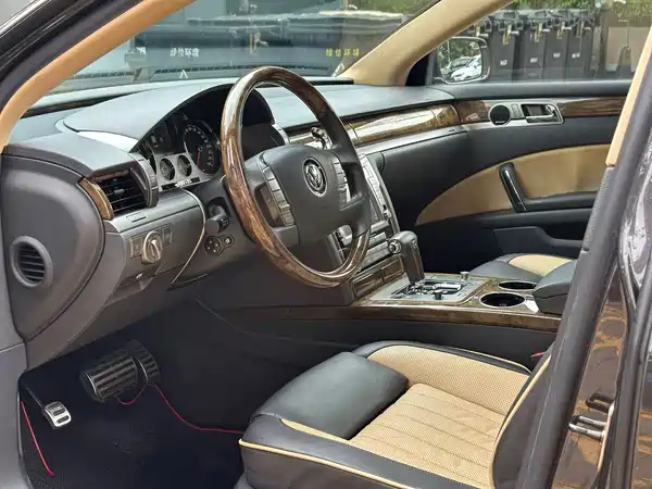 Volkswagen Phaeton 2012