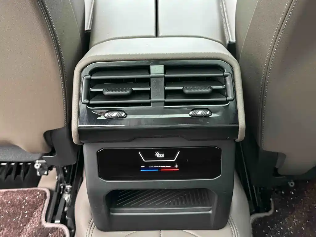 BMW 5 Series 2025 — фото 12