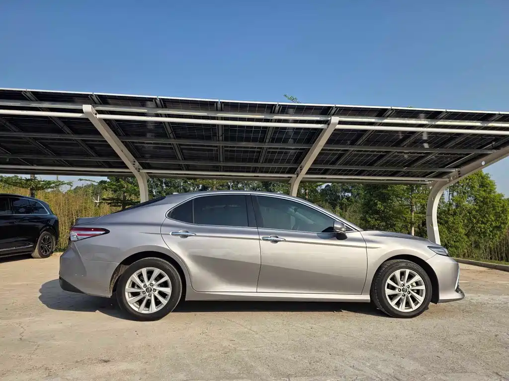 Toyota Camry 2022 — фото 18