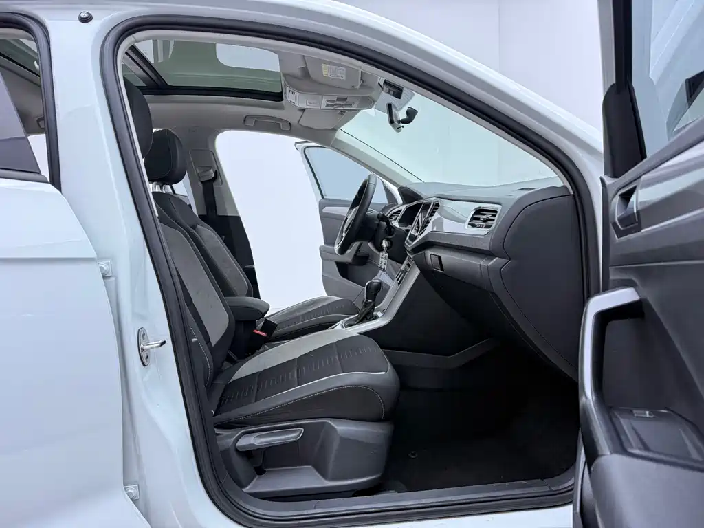 Volkswagen T-Roc 2023 — фото 14