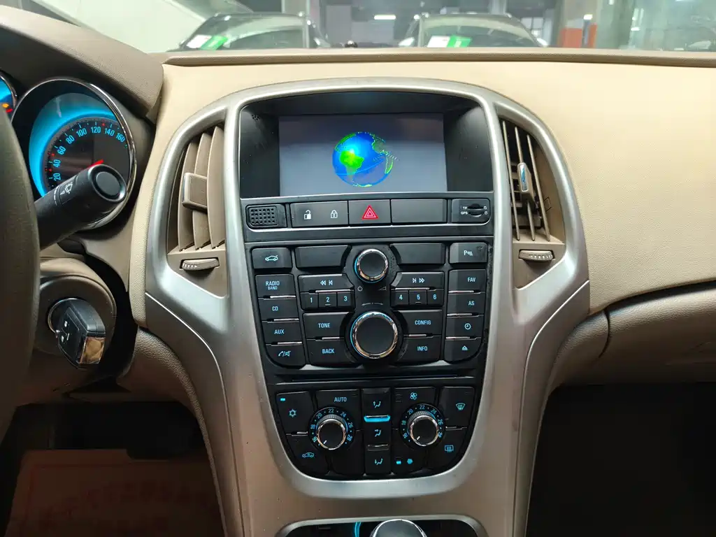 Buick Excelle 2014 — фото 17