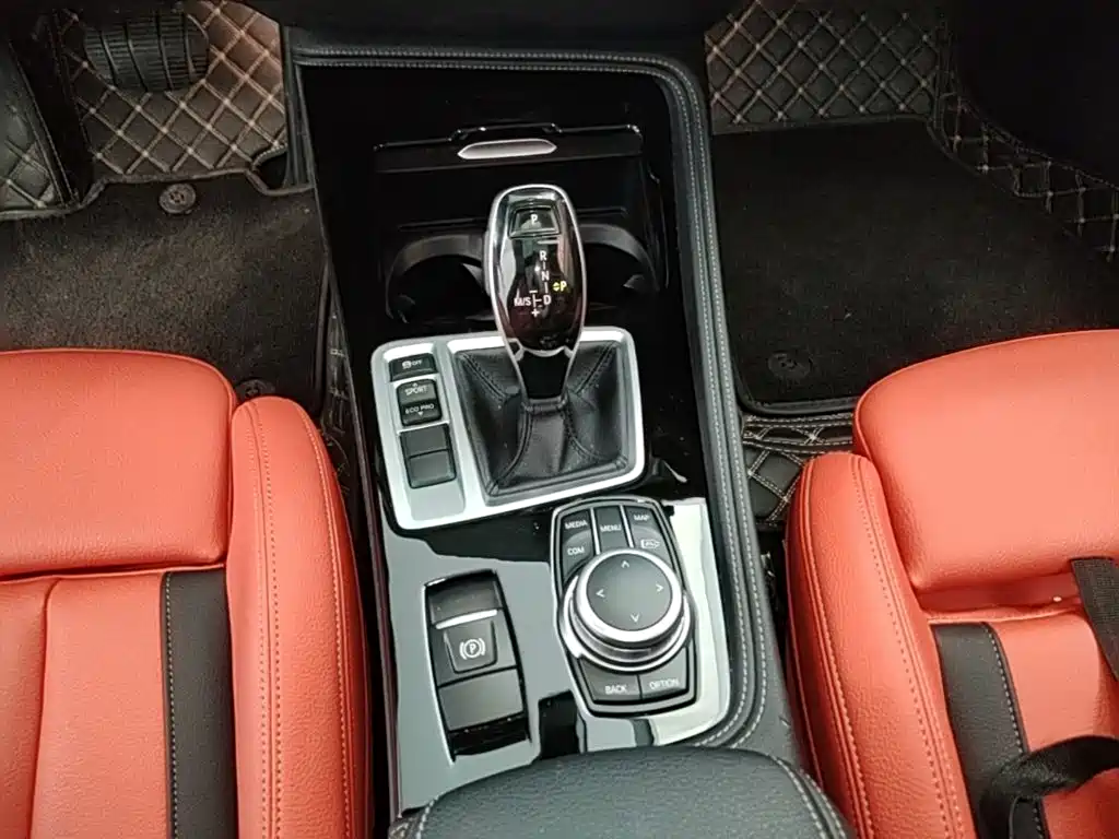 BMW 1 Series 2021 — фото 10