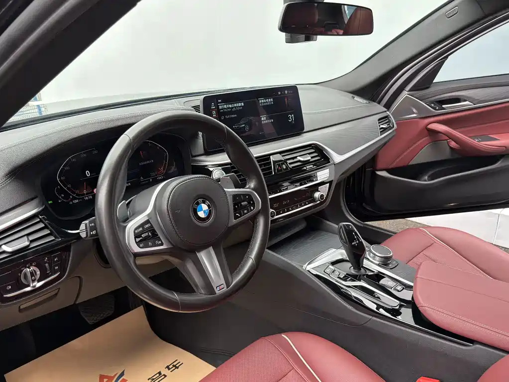 BMW 5 Series 2021 — фото 12