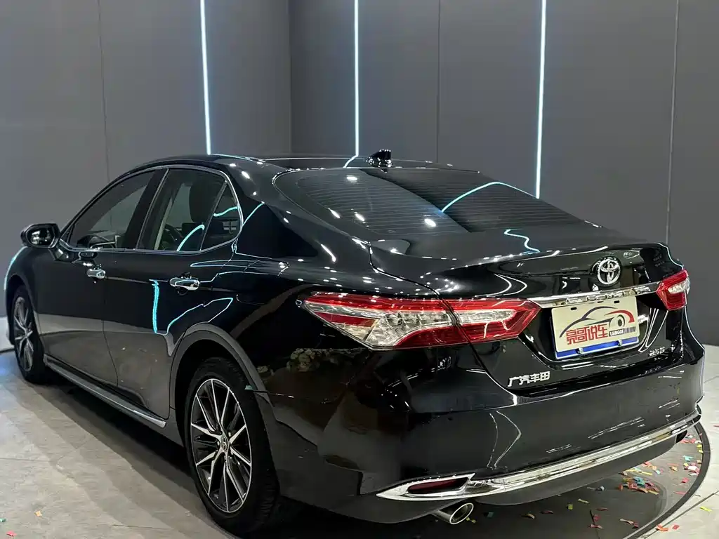 Toyota Camry 2024 — фото 8